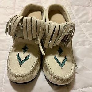 Manitobah Mukluks Paddle Grain Leather Moccasin Women’s 8